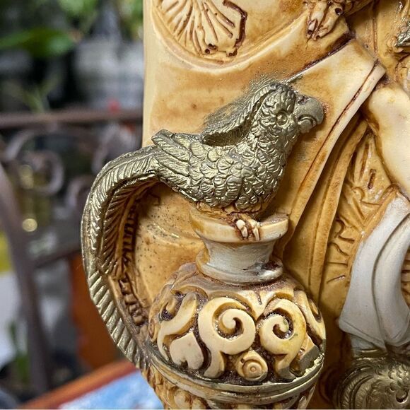 Faux ivory statue of a Geisha - Picture 12 of 15